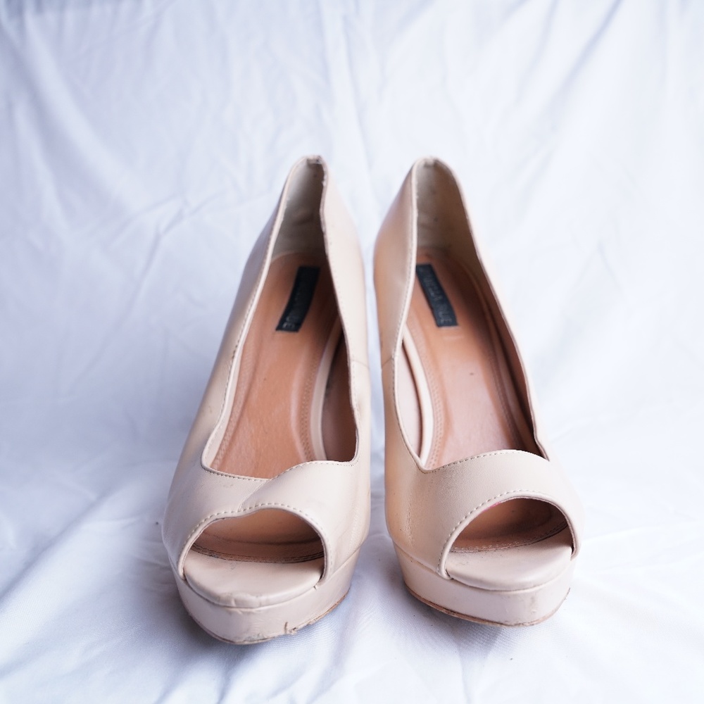 Izabella Rue Carmella Peep toe Heels